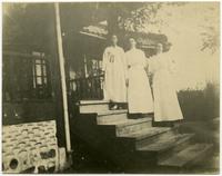Women in Pyengyang, ca. 1915.