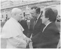 Jewish leaders meet with Pope John Paul II.