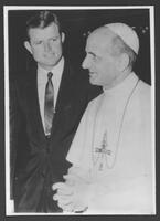 Pope receives Sen. Kennedy.