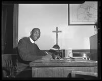 Fordham honors Negro priest.