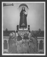 Orphans pray to Mother Cabrini.