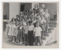 El Colegio Americano 4th grade class photo.