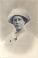 Elisabeth Shepping, portrait with hat.